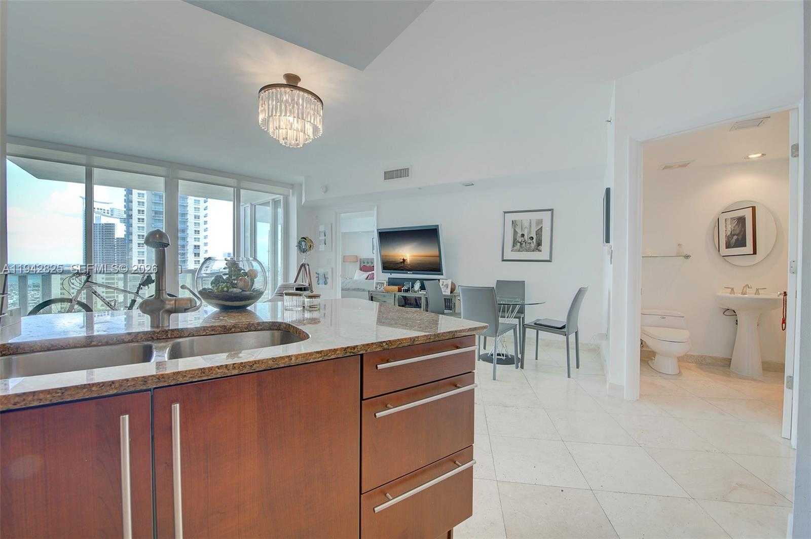 Small Image of 1000 SOUTH POINTE DR #1406, Miami Beach Number 13