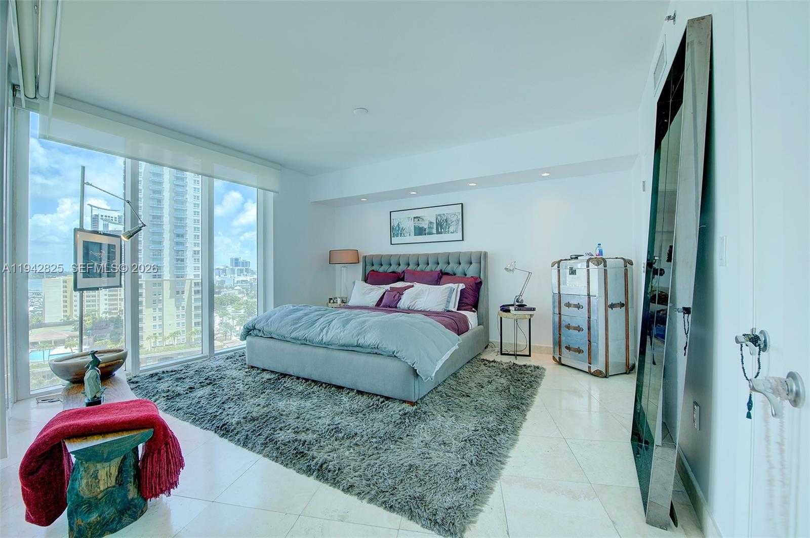 Small Image of 1000 SOUTH POINTE DR #1406, Miami Beach Number 15