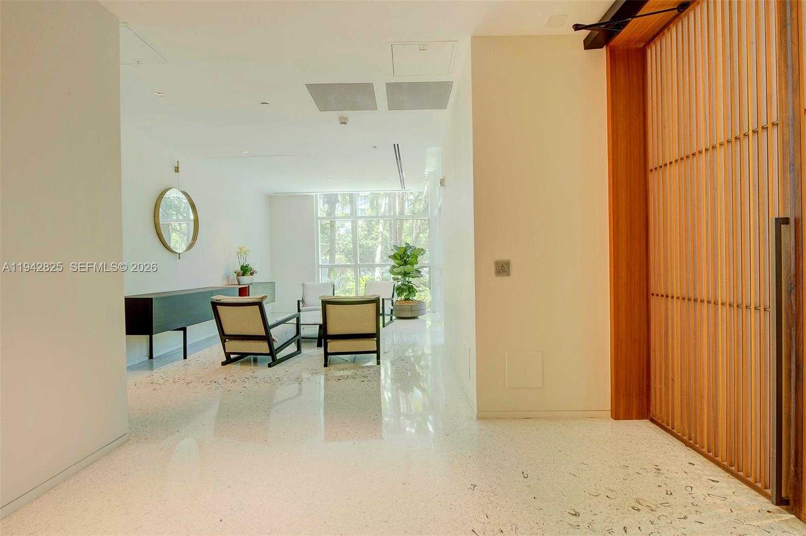 Small Image of 1000 SOUTH POINTE DR #1406, Miami Beach Number 3