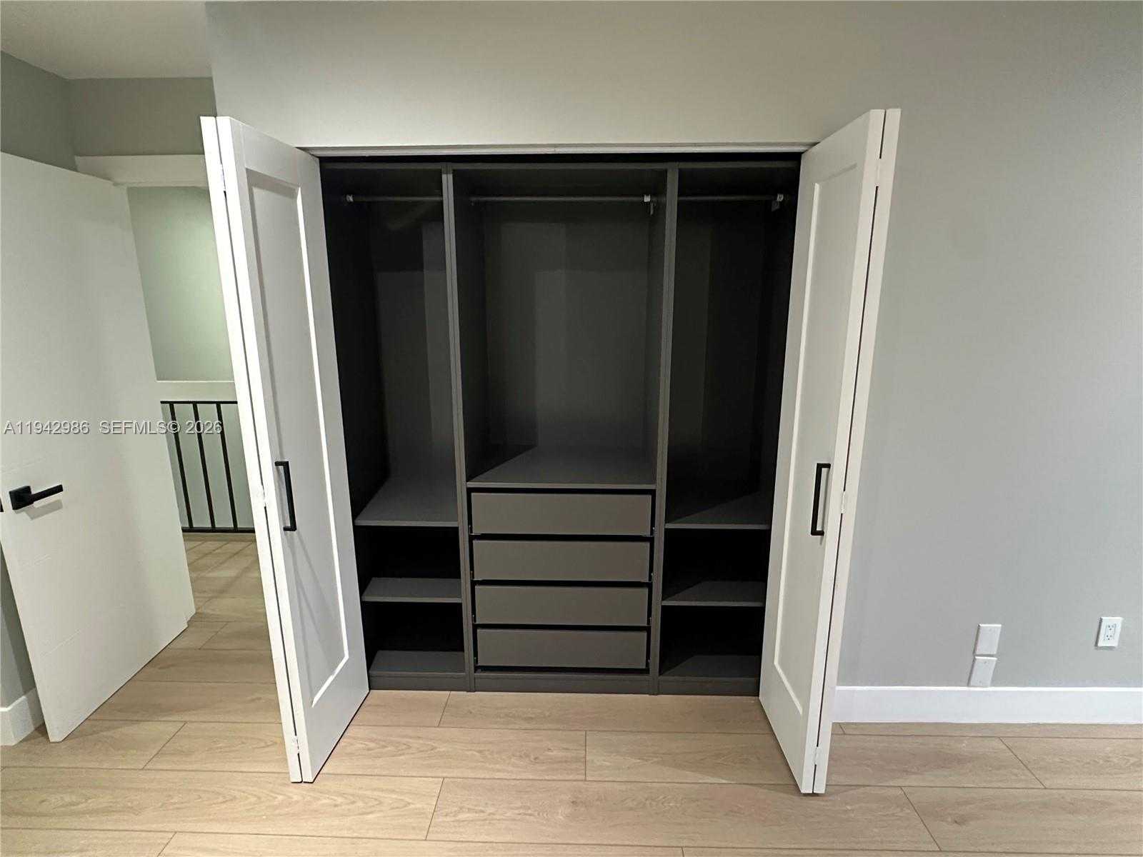 Small Image of Doral Number 11