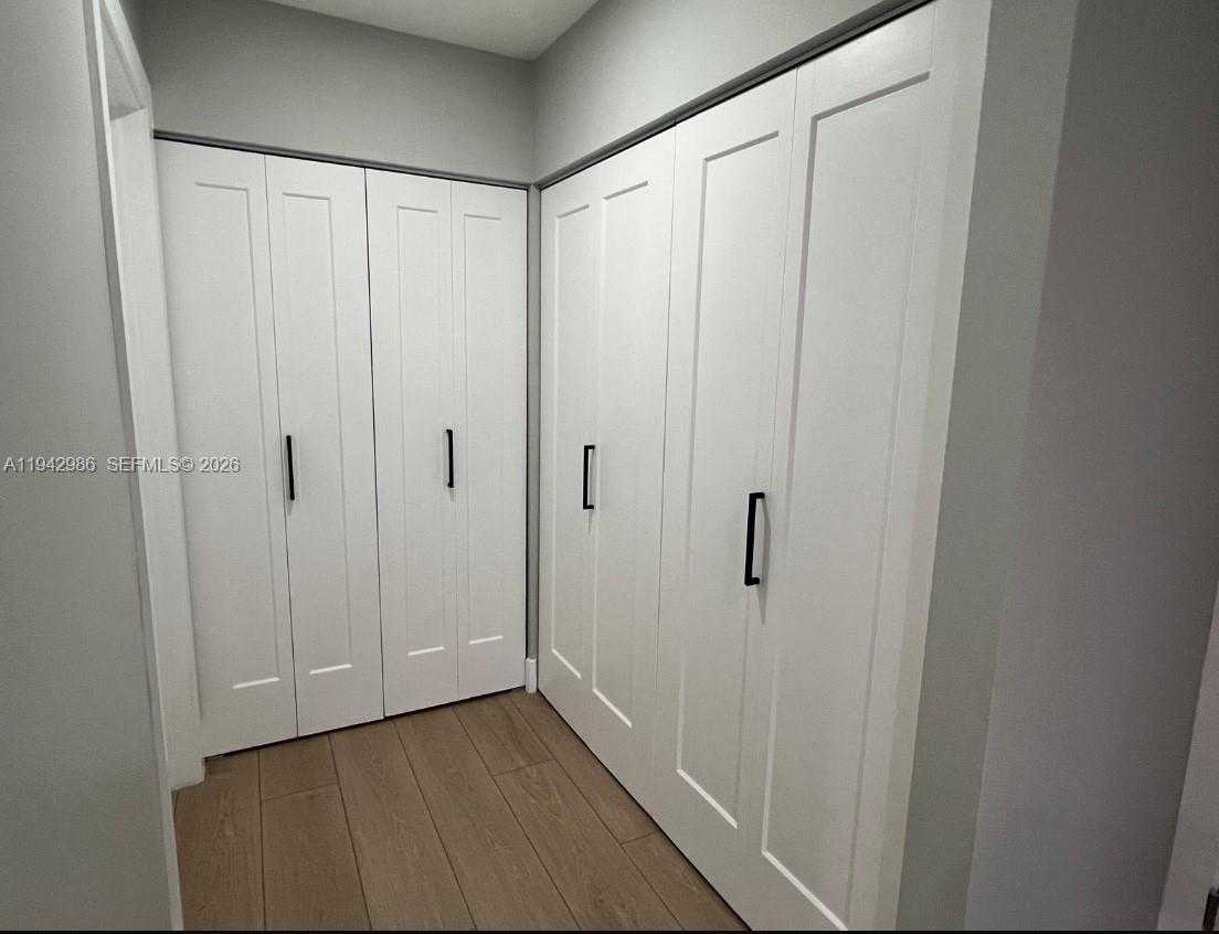 Small Image of Doral Number 12