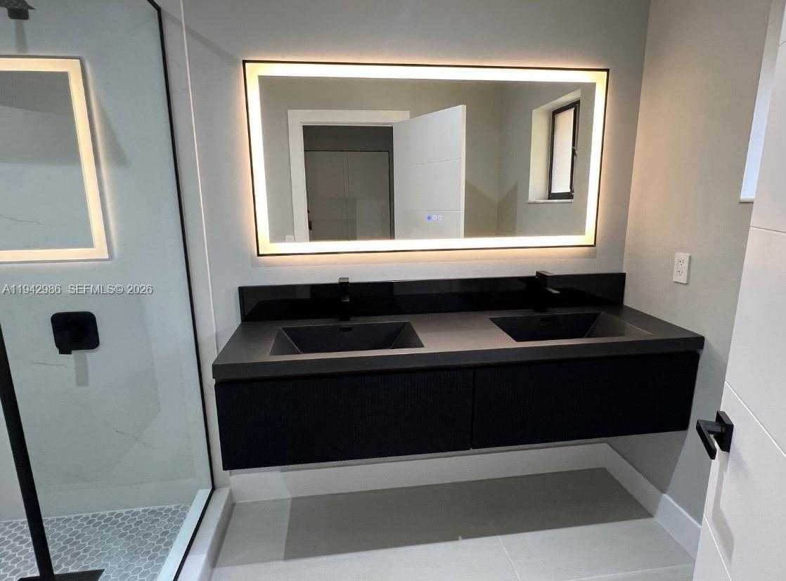 Small Image of Doral Number 14