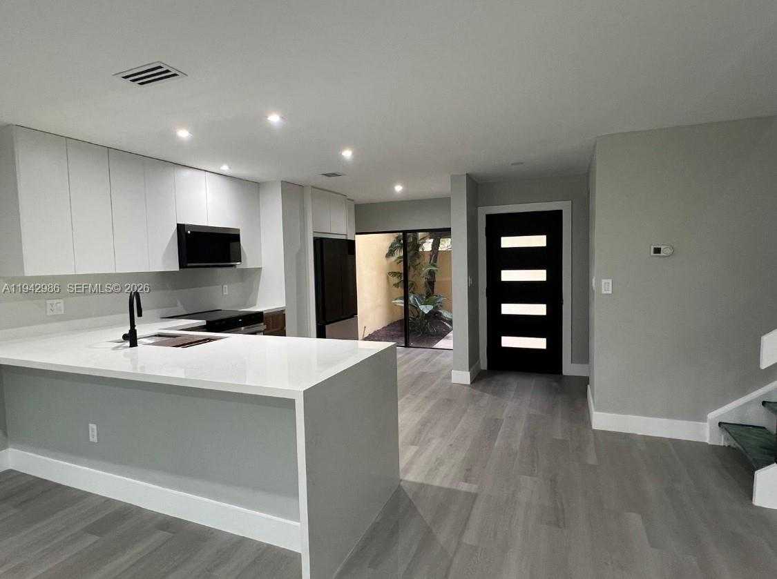 Small Image of Doral Number 2