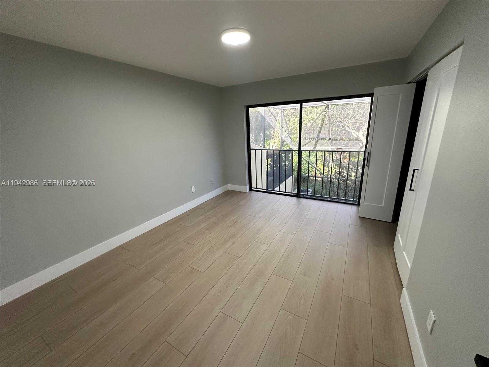 Small Image of Doral Number 20