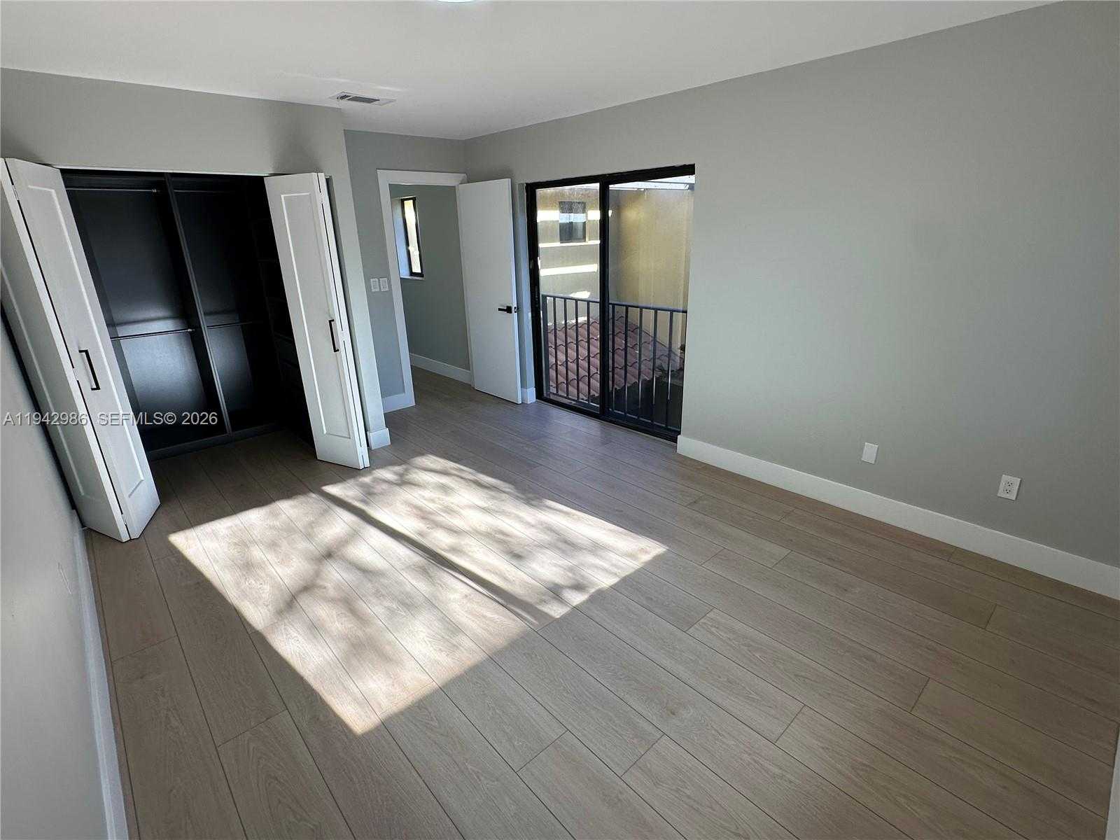 Small Image of Doral Number 26