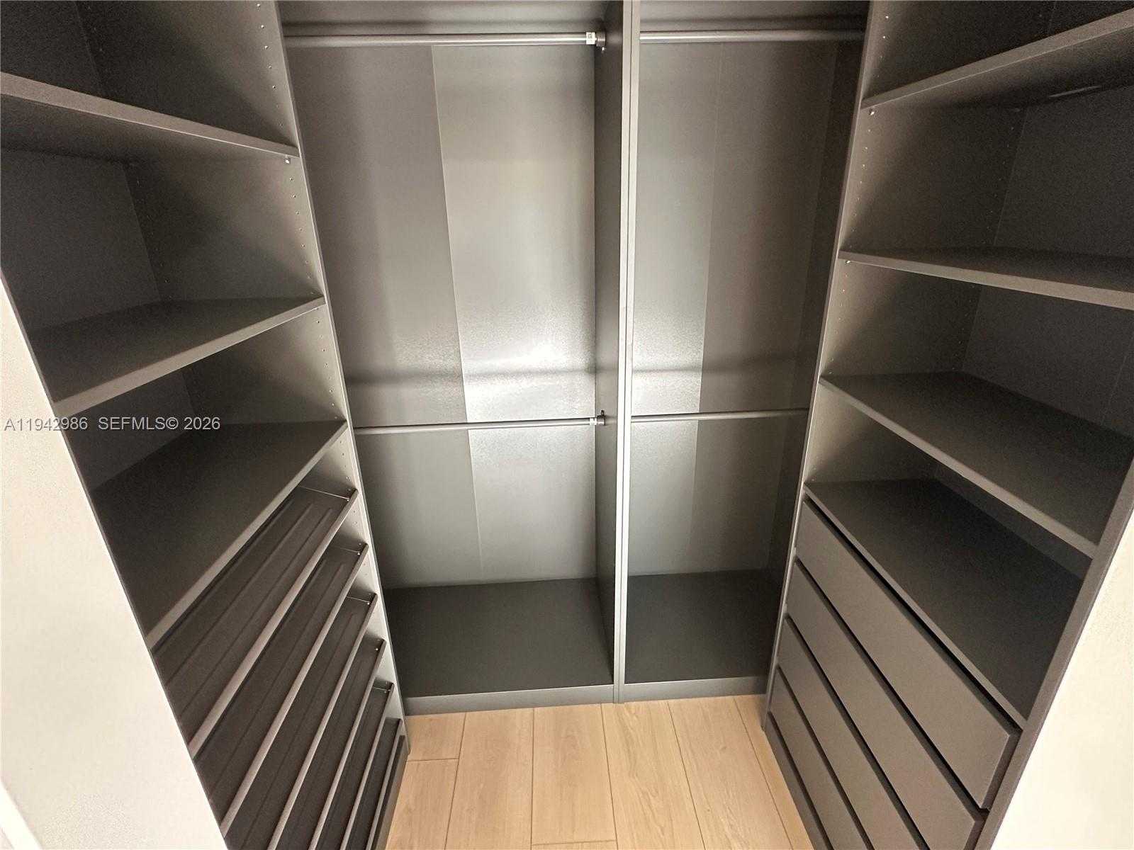 Small Image of Doral Number 27