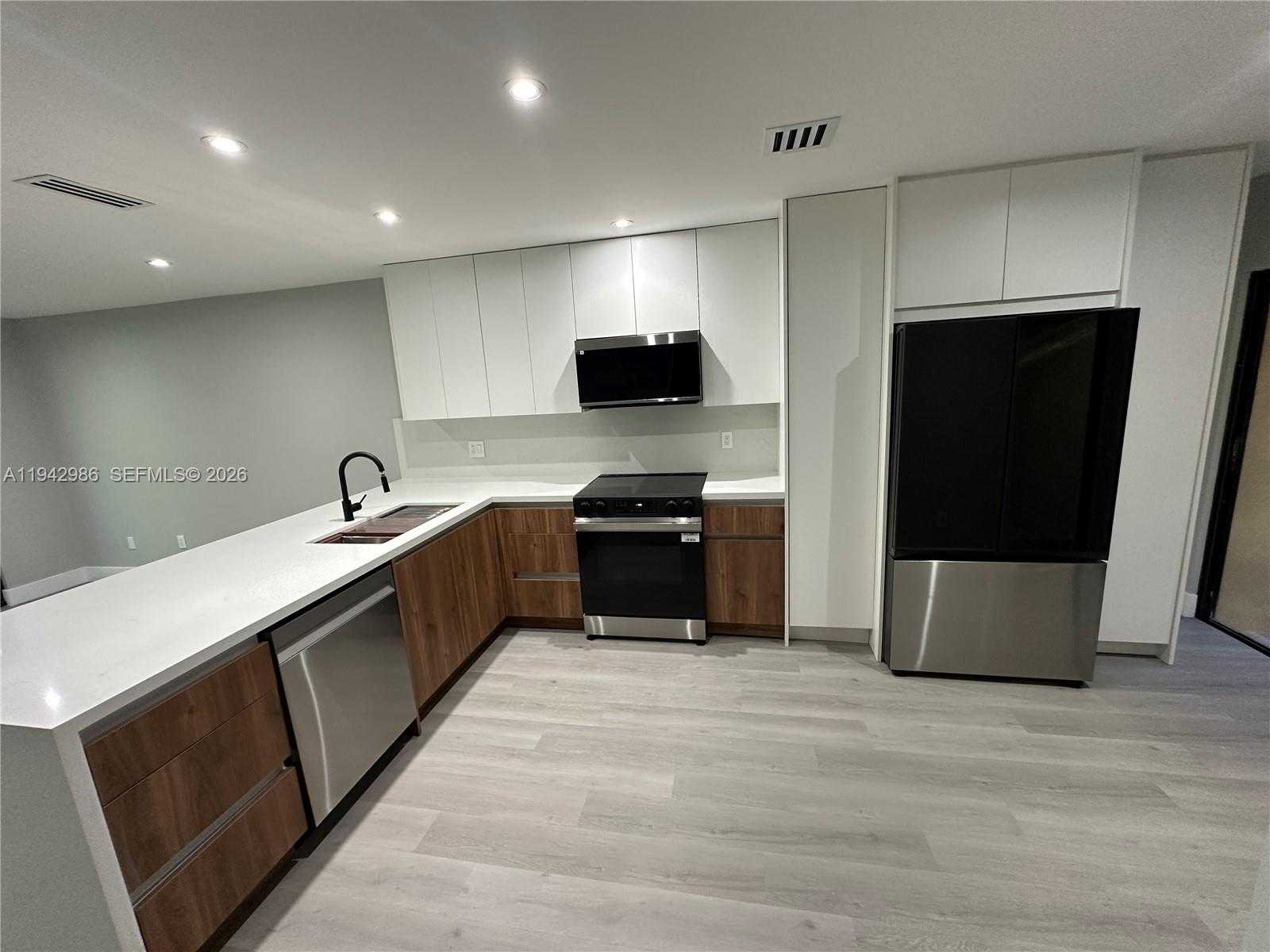 Small Image of Doral Number 3