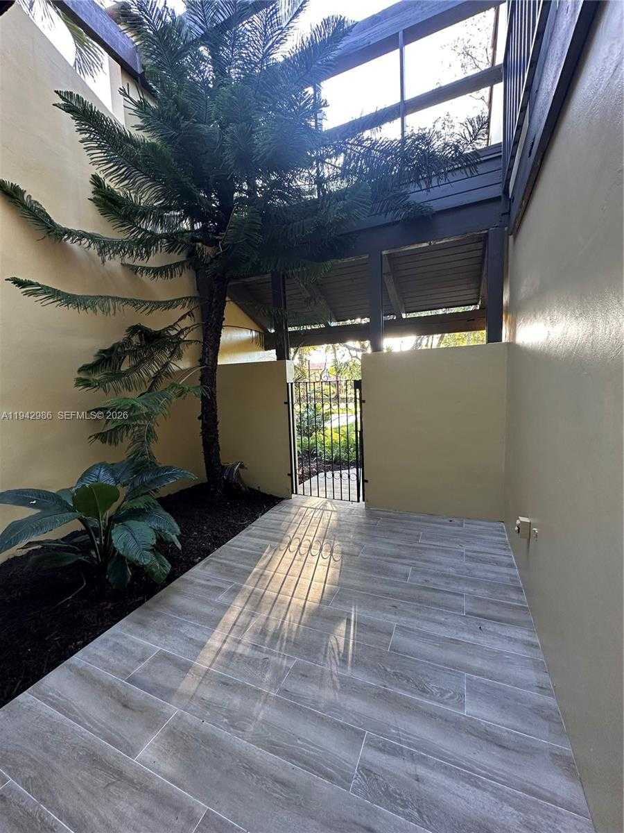 Small Image of Doral Number 31