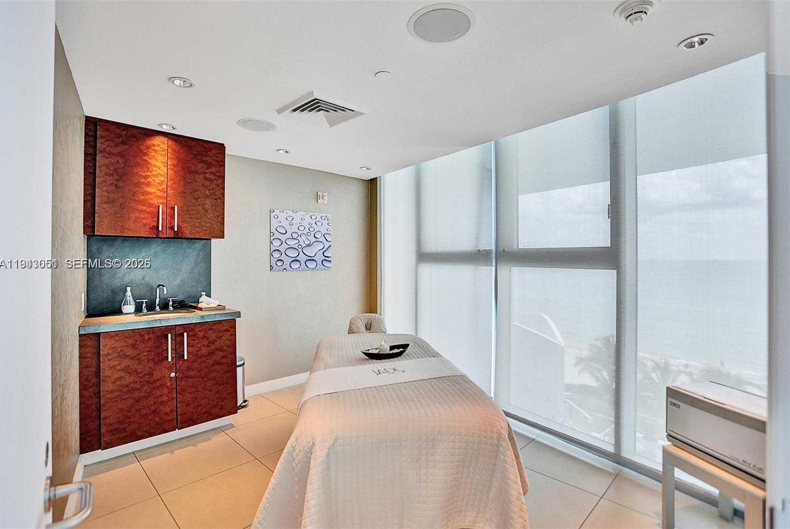 Small Image of 17001 COLLINS AVE #1407, Sunny Isles Beach Number 24
