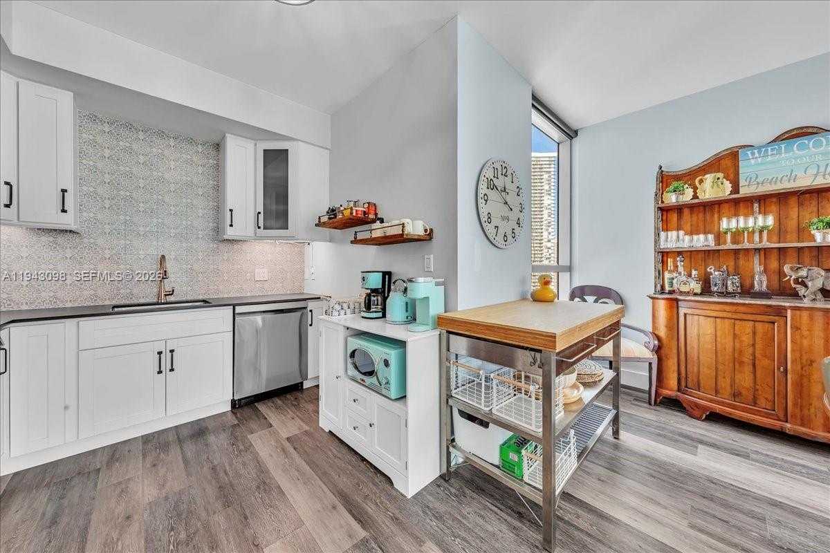 Small Image of 90 SOUTH WEST 3RD ST #2604, Miami Number 10