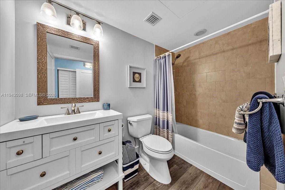 Small Image of 90 SOUTH WEST 3RD ST #2604, Miami Number 30