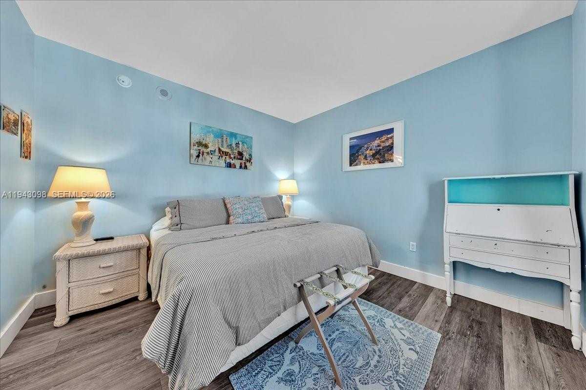 Small Image of 90 SOUTH WEST 3RD ST #2604, Miami Number 33