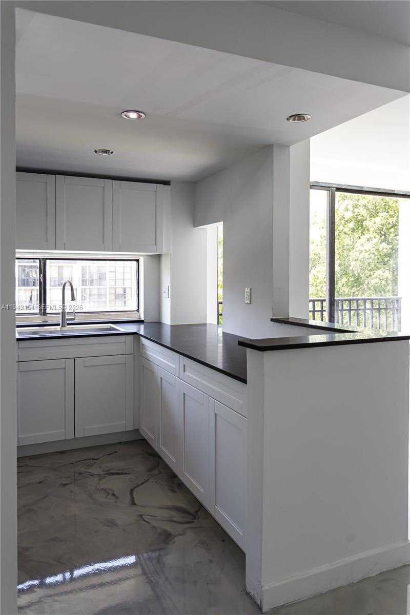 Small Image of Sunny Isles Beach Number 17