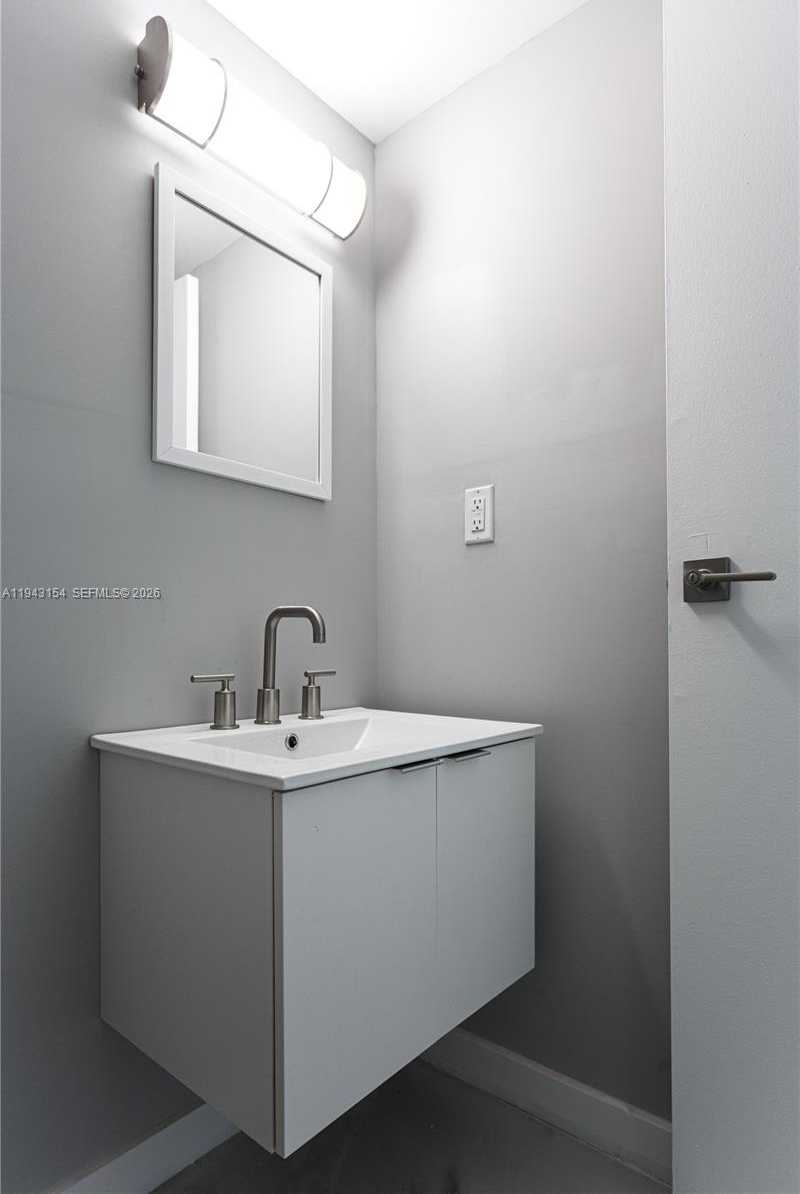 Small Image of Sunny Isles Beach Number 33