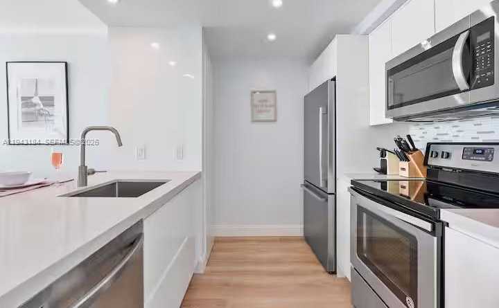 Small Image of 2889 MCFARLANE RD #1614, Miami Number 2