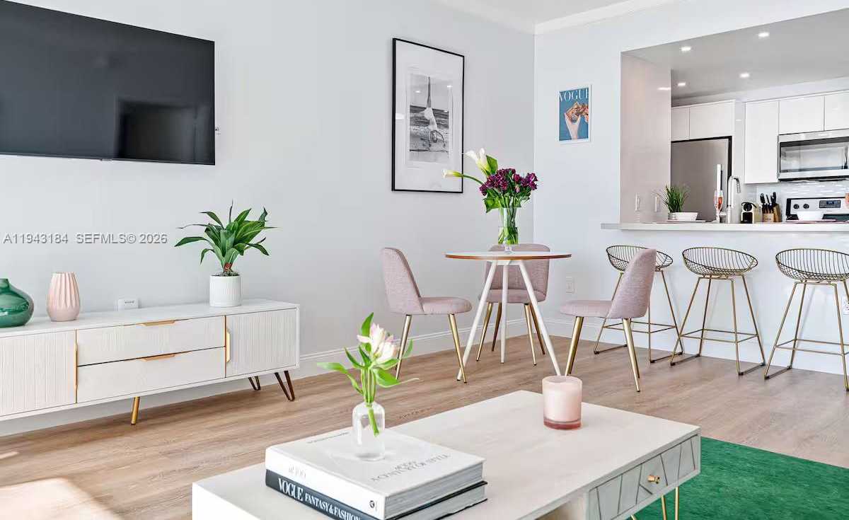 Small Image of 2889 MCFARLANE RD #1614, Miami Number 5