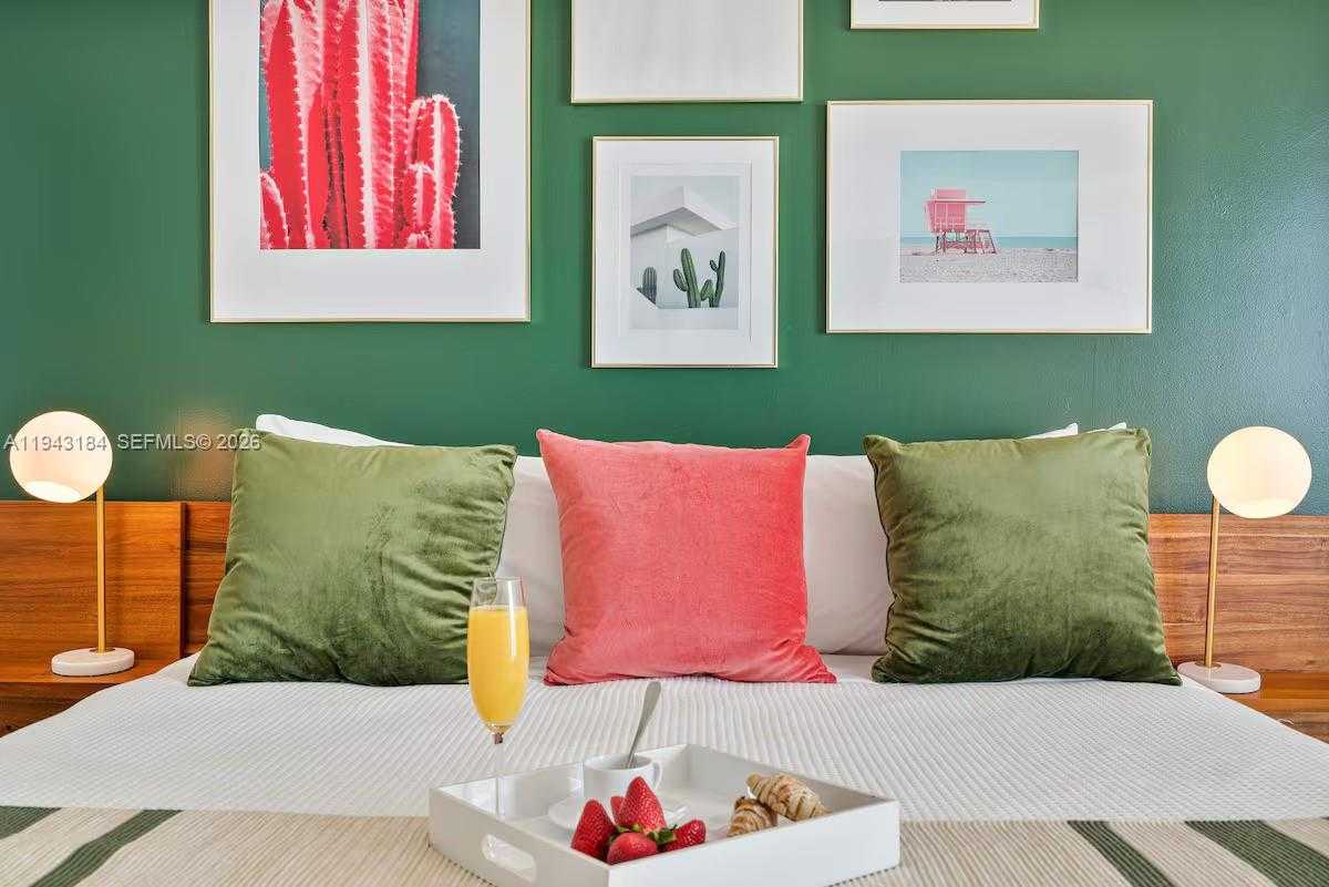 Small Image of 2889 MCFARLANE RD #1614, Miami Number 7