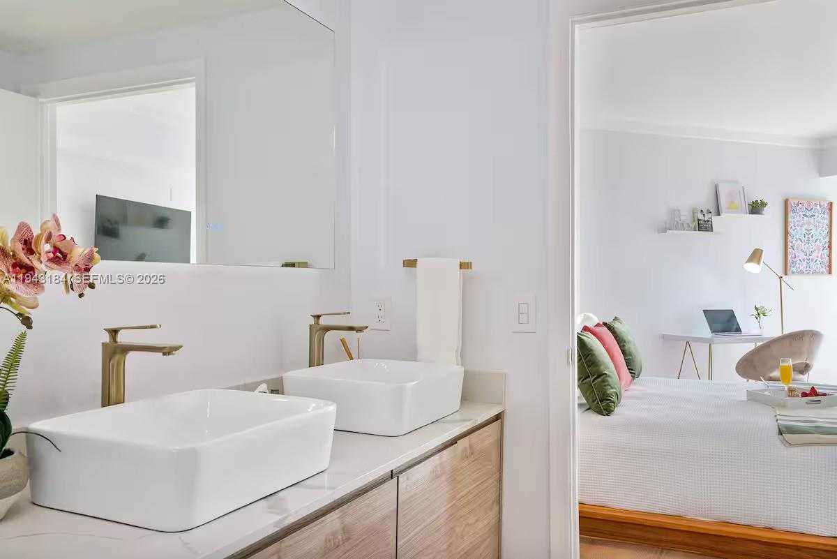 Small Image of 2889 MCFARLANE RD #1614, Miami Number 9