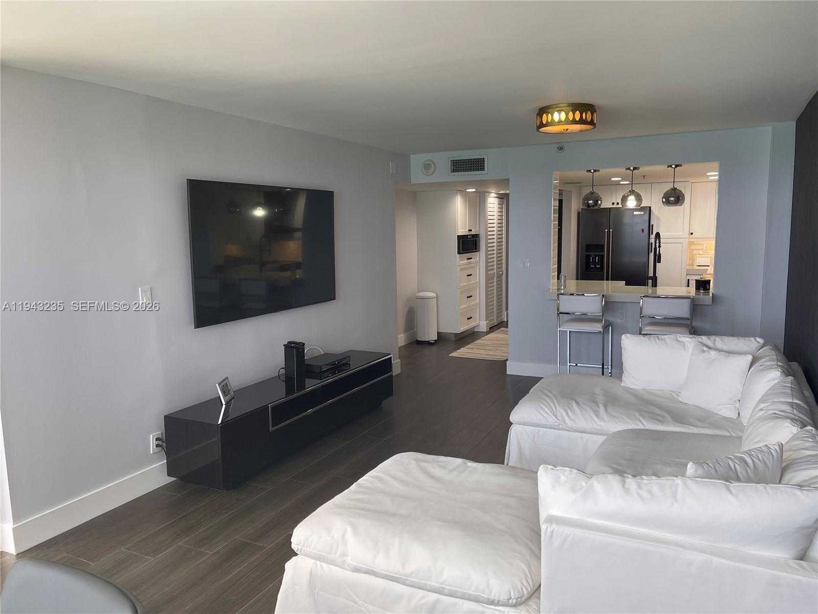 Small Image of 2555 COLLINS AVE #1409, Miami Beach Number 17