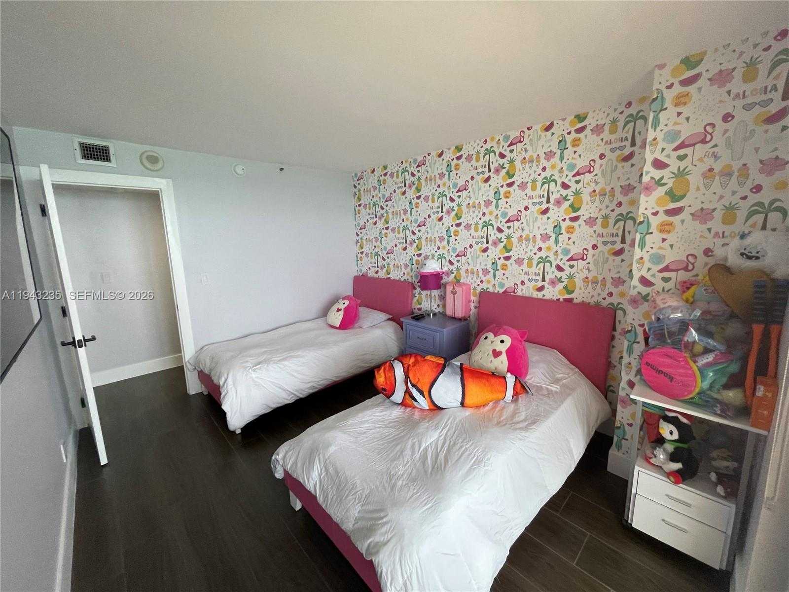 Small Image of 2555 COLLINS AVE #1409, Miami Beach Number 21