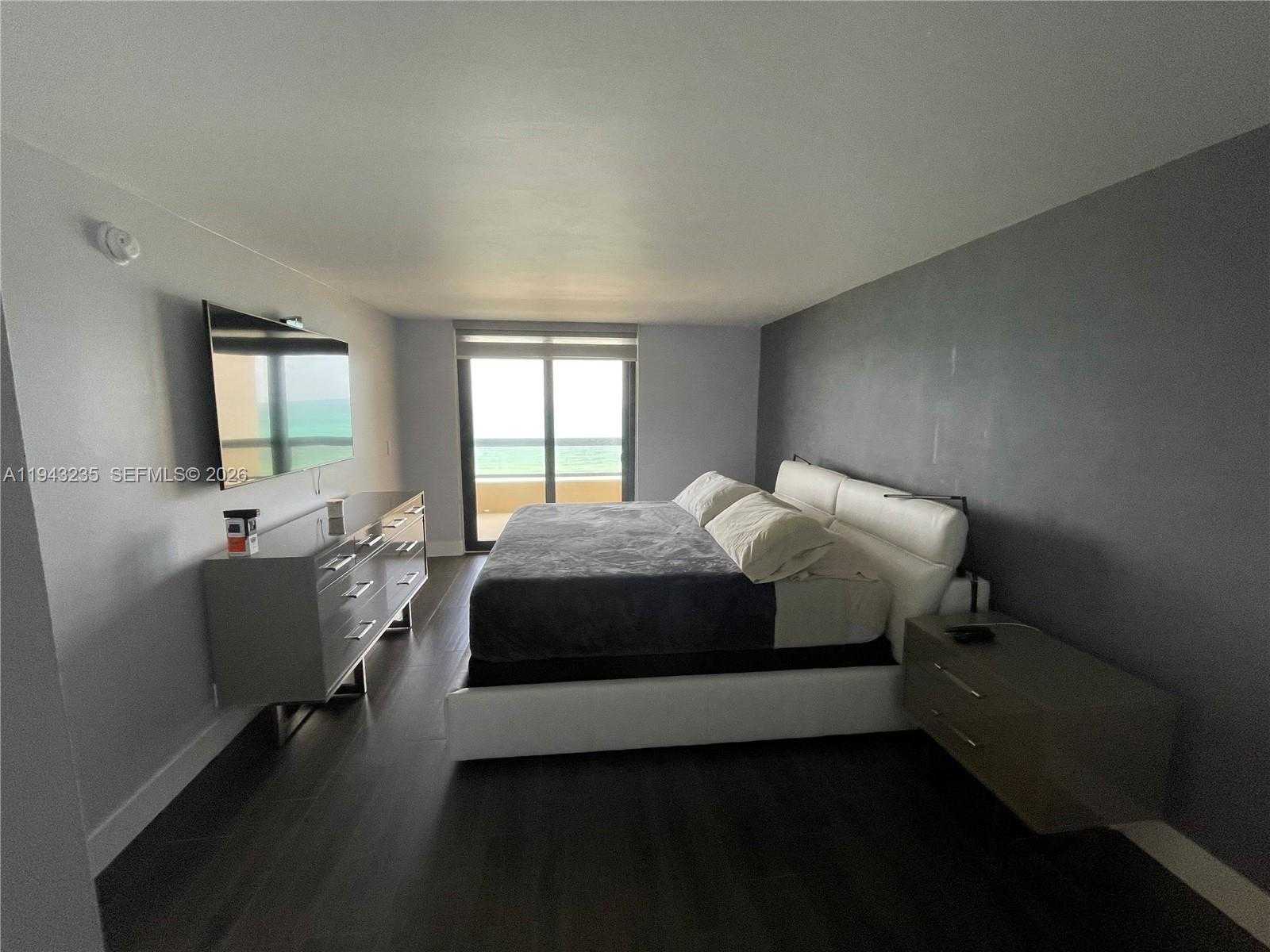 Small Image of 2555 COLLINS AVE #1409, Miami Beach Number 24