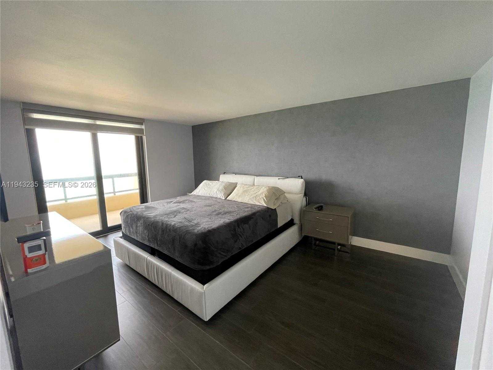 Small Image of 2555 COLLINS AVE #1409, Miami Beach Number 26
