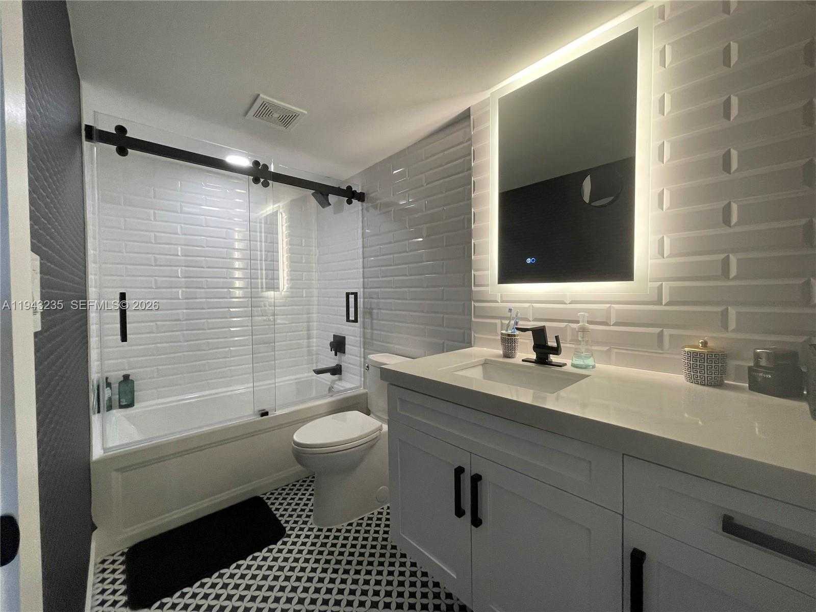 Small Image of 2555 COLLINS AVE #1409, Miami Beach Number 28