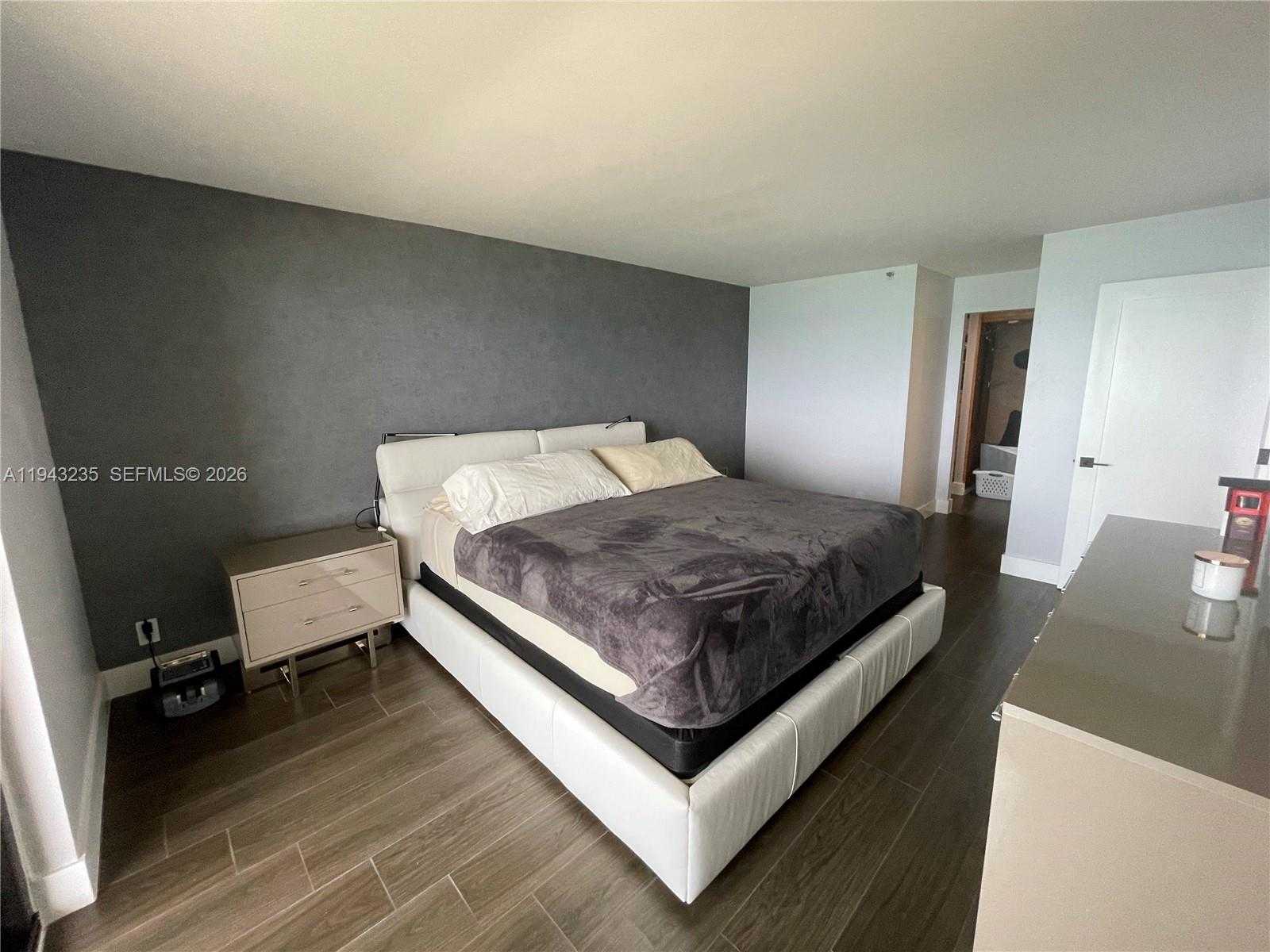 Small Image of 2555 COLLINS AVE #1409, Miami Beach Number 32