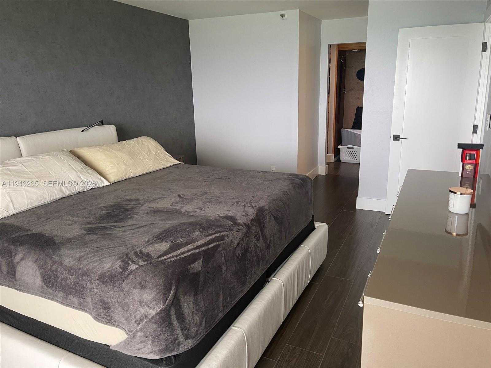 Small Image of 2555 COLLINS AVE #1409, Miami Beach Number 33