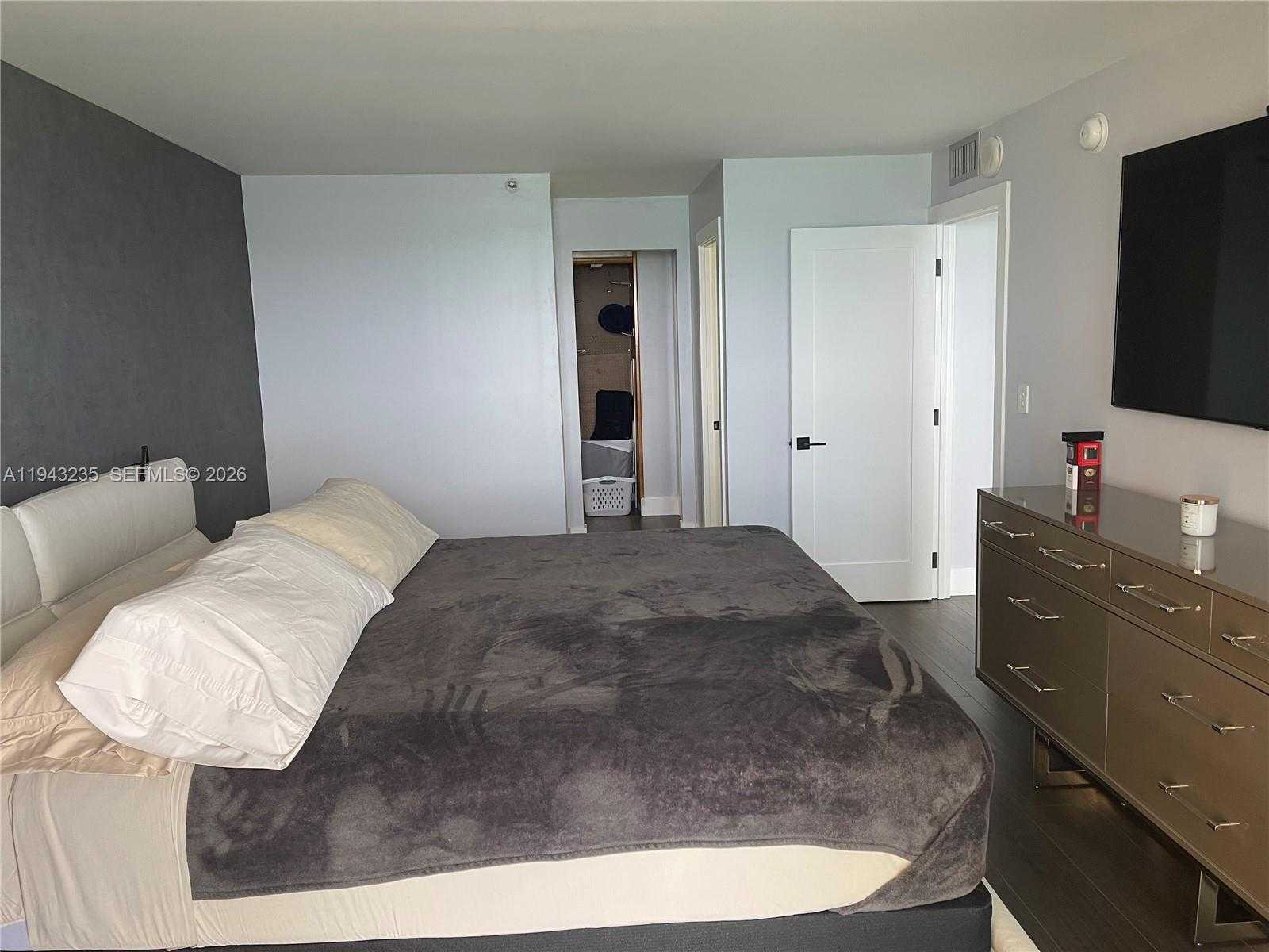 Small Image of 2555 COLLINS AVE #1409, Miami Beach Number 35