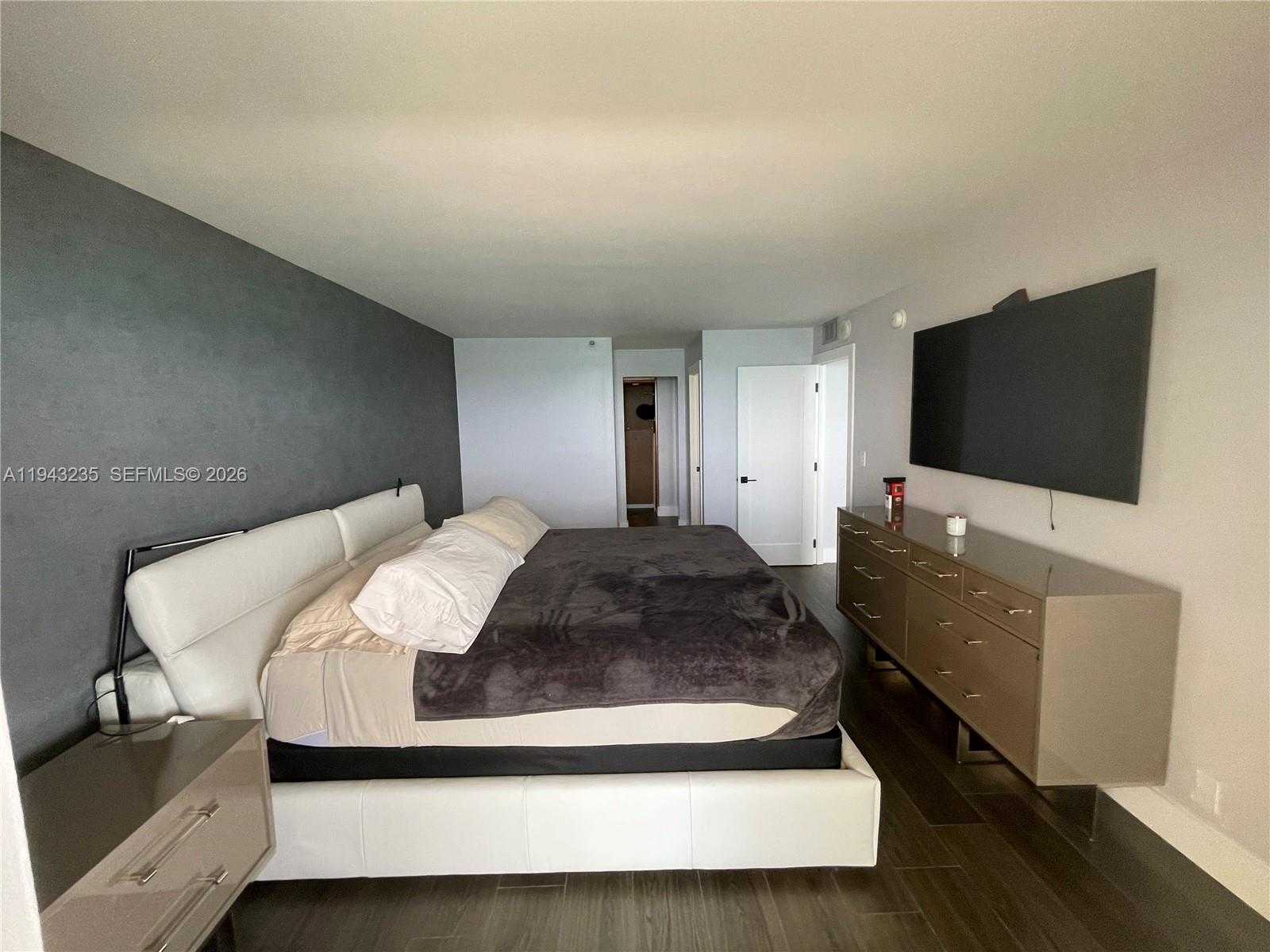 Small Image of 2555 COLLINS AVE #1409, Miami Beach Number 37