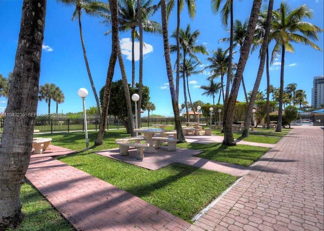 Small Image of 2555 COLLINS AVE #1409, Miami Beach Number 46