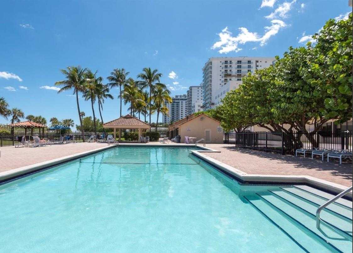 Small Image of 2555 COLLINS AVE #1409, Miami Beach Number 48
