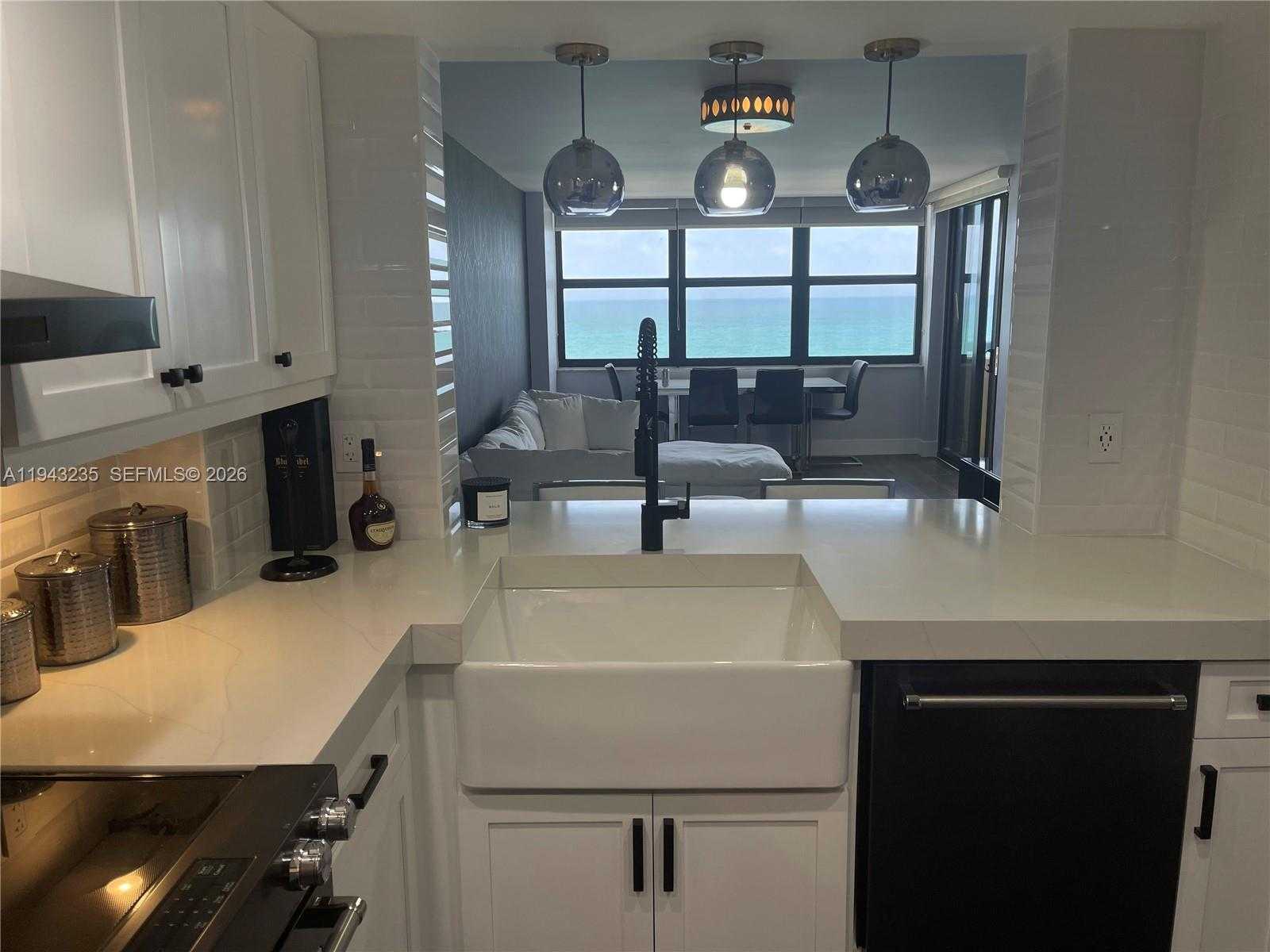 Small Image of 2555 COLLINS AVE #1409, Miami Beach Number 8