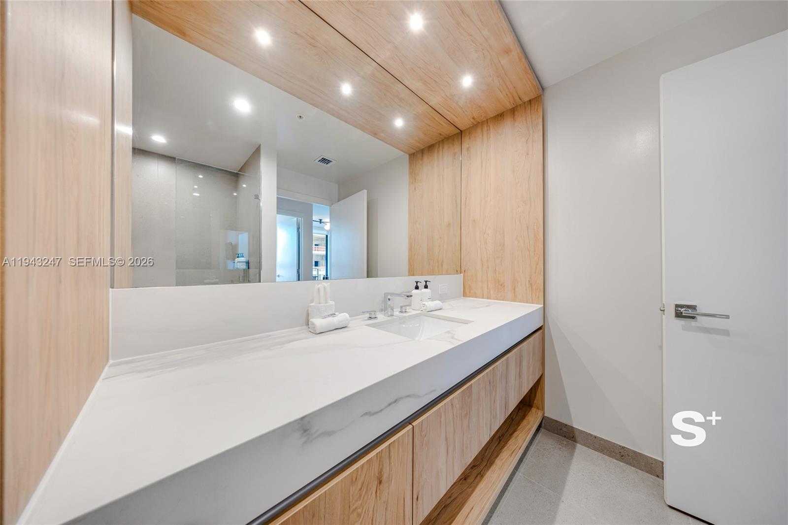 Small Image of 11 NORTH EAST 6TH ST #2903, Miami Number 16