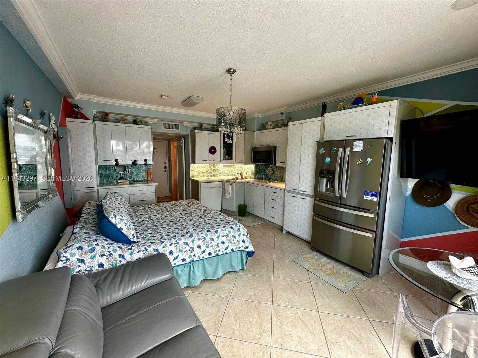 Small Image of 6345 COLLINS AVE #435, Miami Beach Number 5