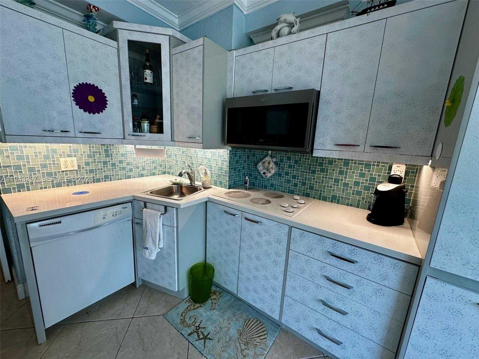 Small Image of 6345 COLLINS AVE #435, Miami Beach Number 9