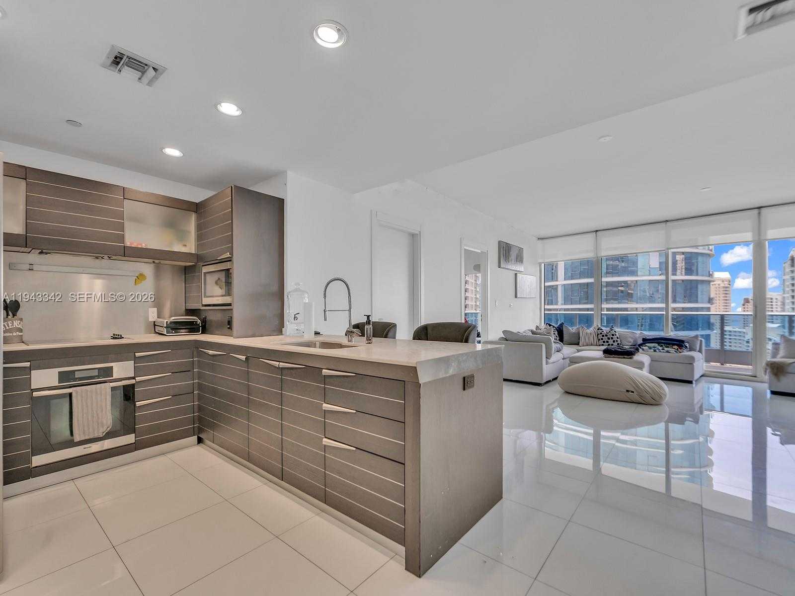 Small Image of 200 BISCAYNE BOULEVARD WAY #3603, Miami Number 5