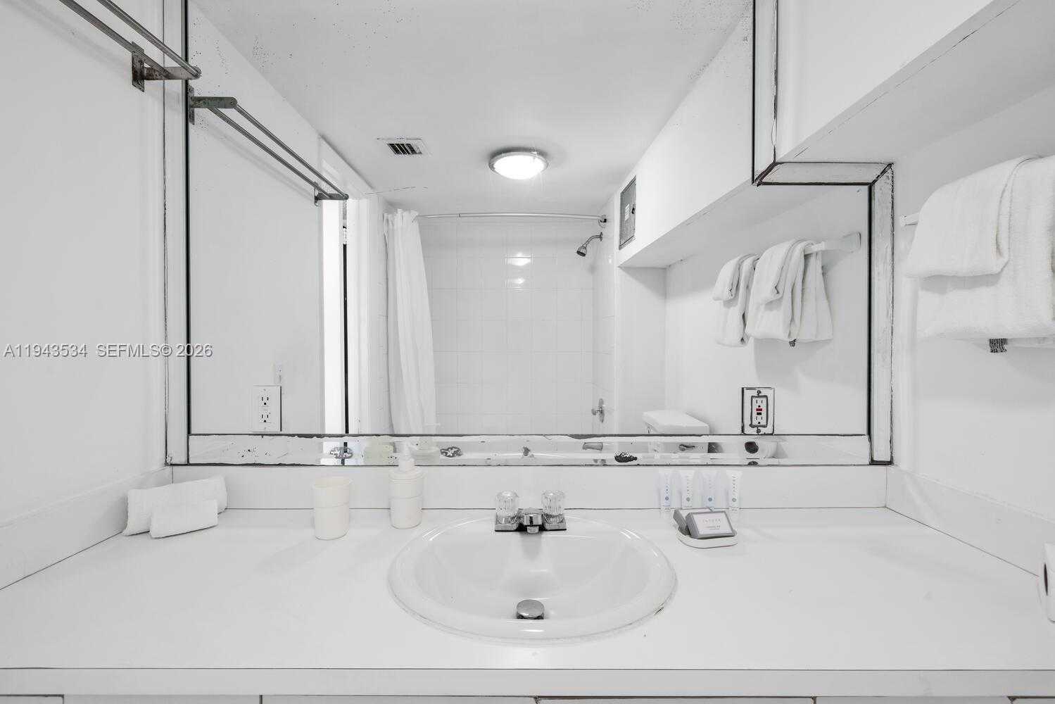Small Image of 5445 COLLINS AVE #M9 M10 M11 M12, Miami Beach Number 64