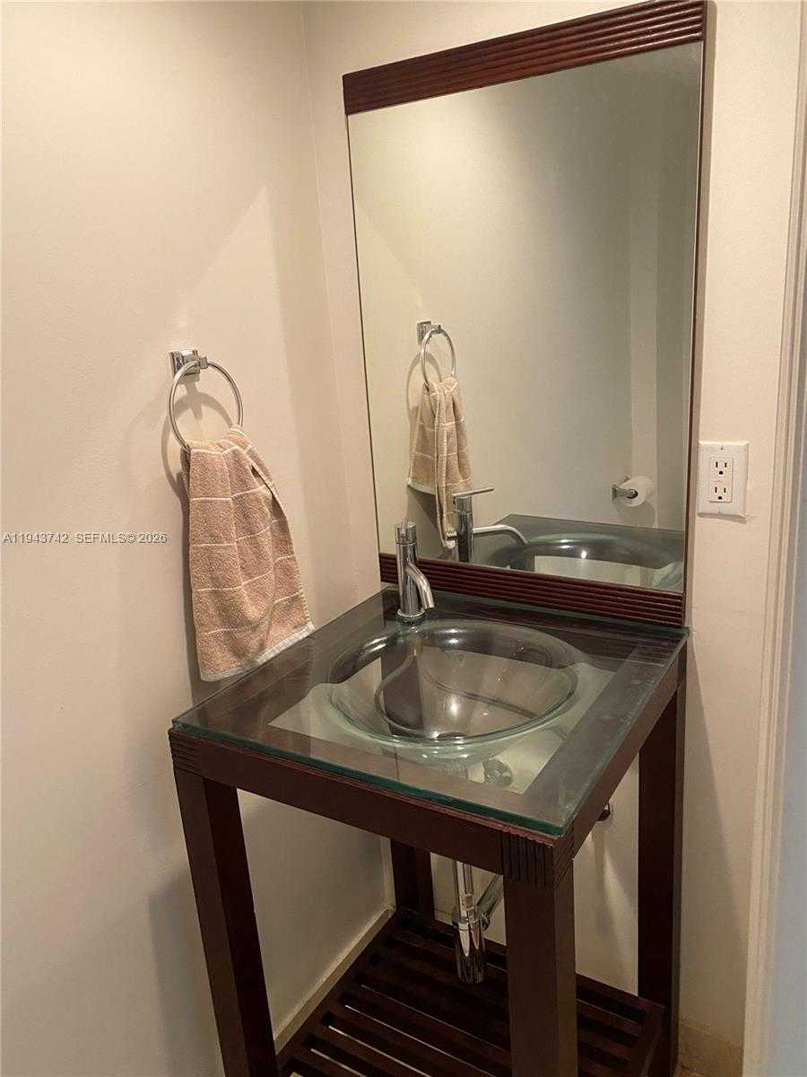 Small Image of 6917 COLLINS AVE #426, Miami Beach Number 4