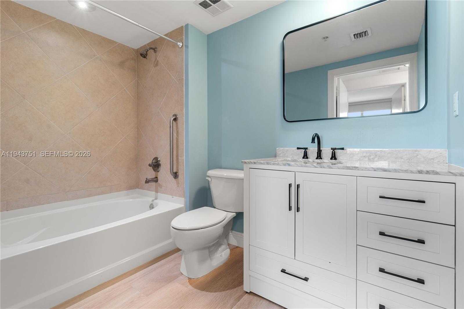 Small Image of 325 SOUTH BISCAYNE #1718, Miami Number 11