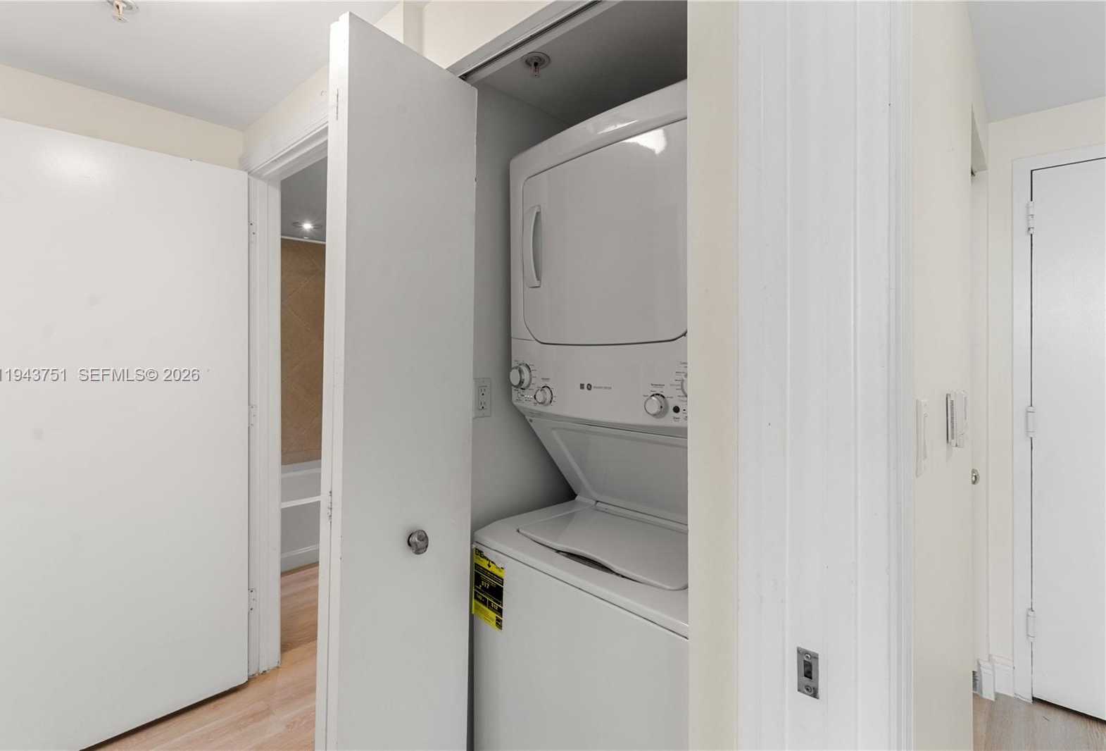 Small Image of 325 SOUTH BISCAYNE #1718, Miami Number 12