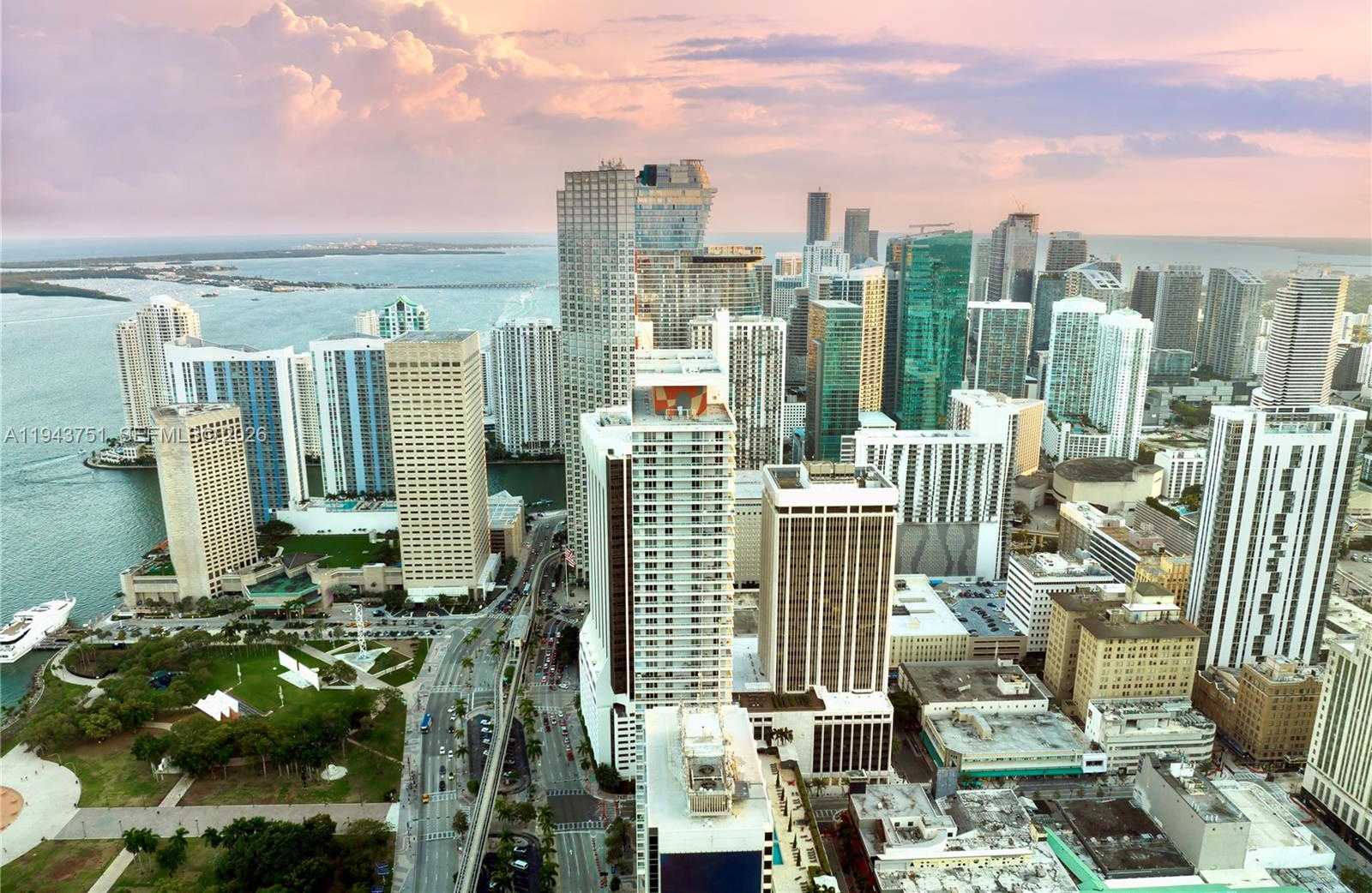 Small Image of 325 SOUTH BISCAYNE #1718, Miami Number 18