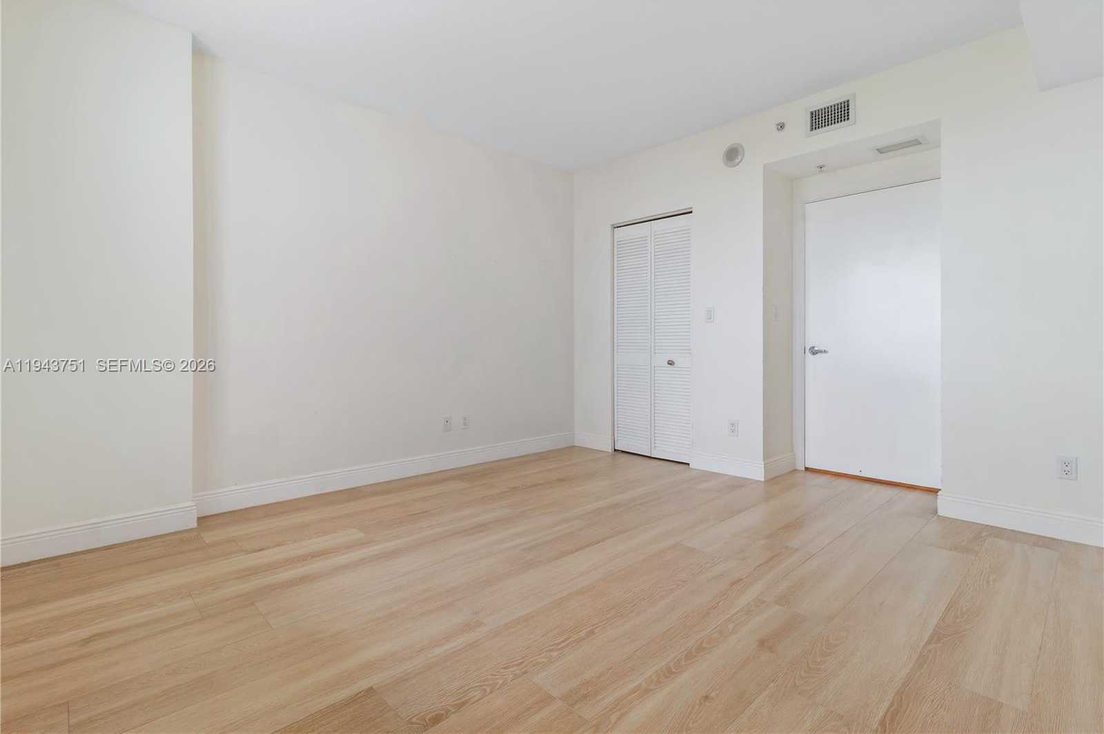 Small Image of 325 SOUTH BISCAYNE #1718, Miami Number 8