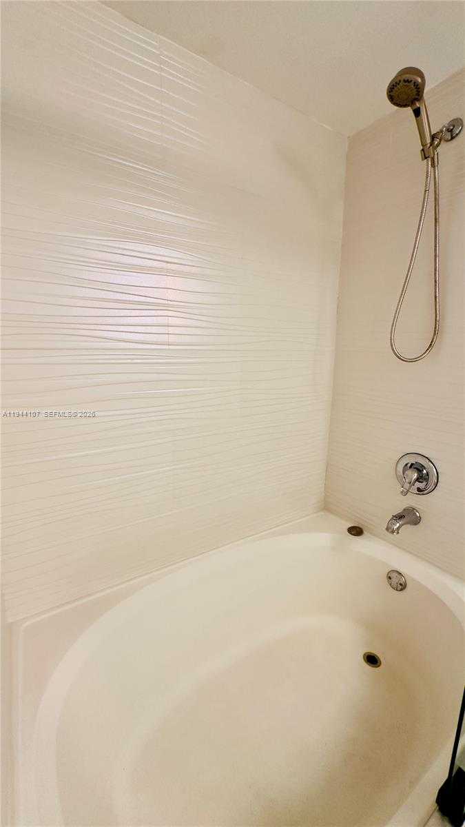 Small Image of 17125 NORTH BAY RD #3311, Sunny Isles Beach Number 17