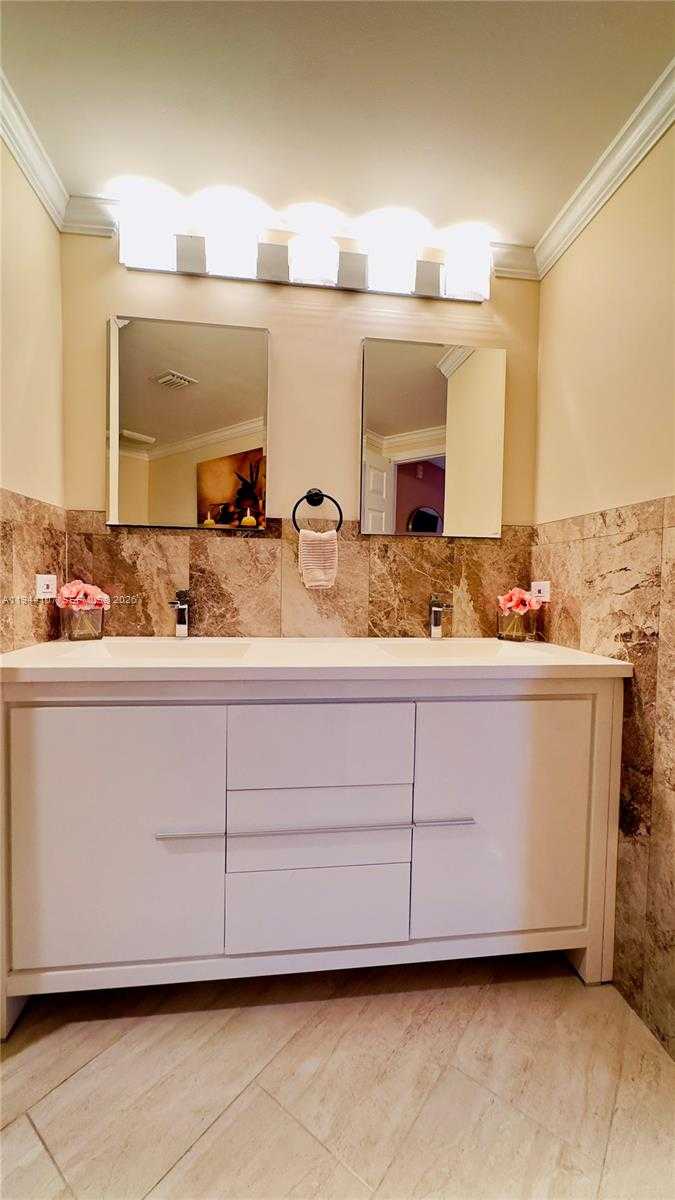 Small Image of 17125 NORTH BAY RD #3311, Sunny Isles Beach Number 26