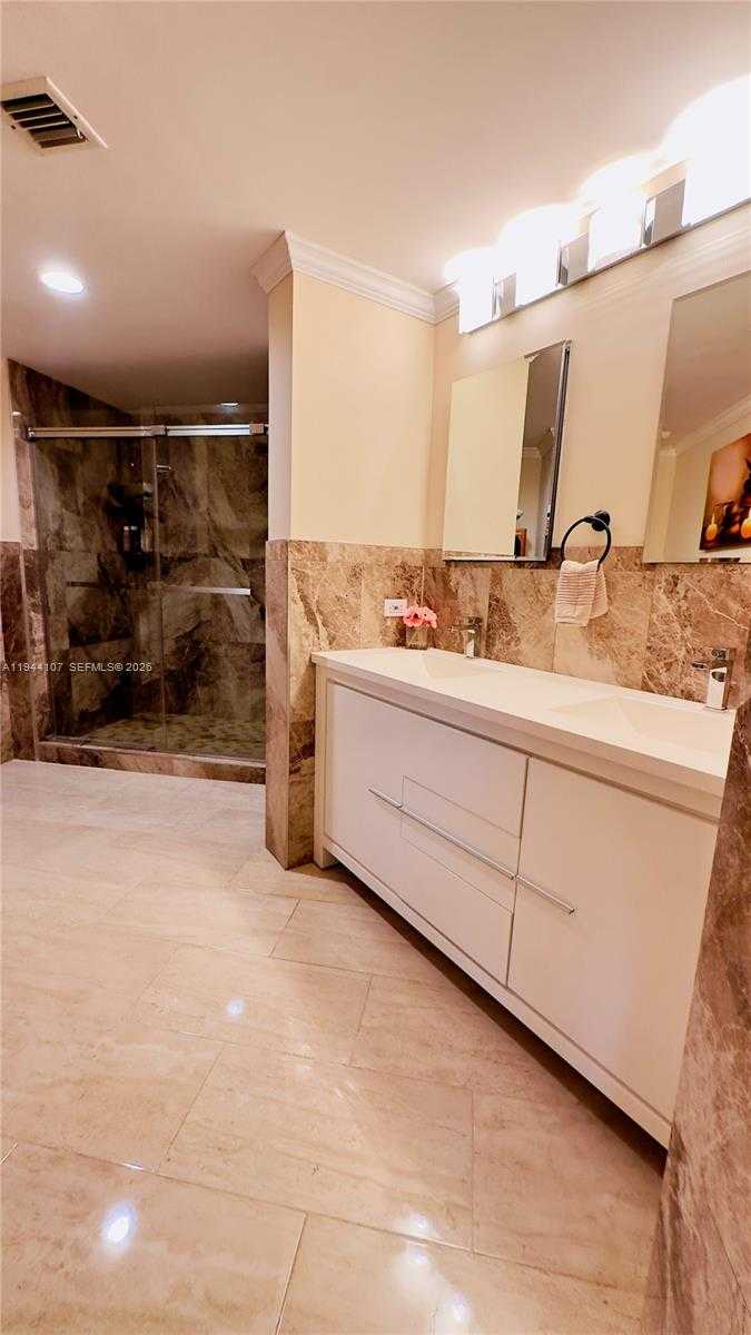 Small Image of 17125 NORTH BAY RD #3311, Sunny Isles Beach Number 27