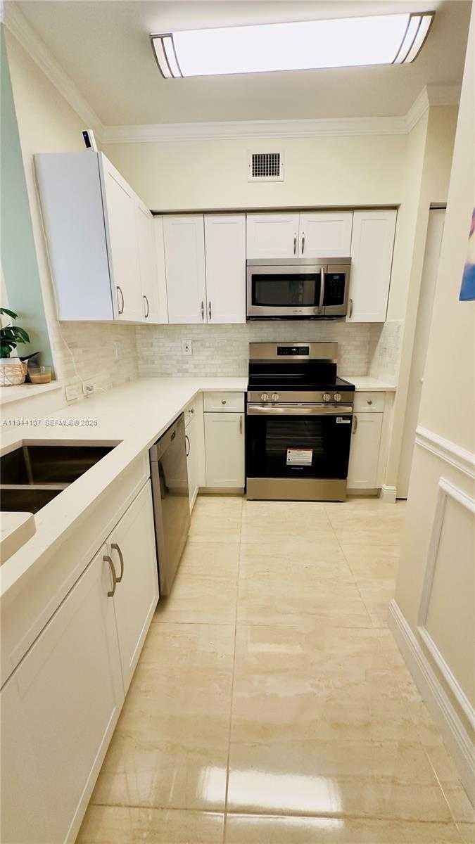 Small Image of 17125 NORTH BAY RD #3311, Sunny Isles Beach Number 8