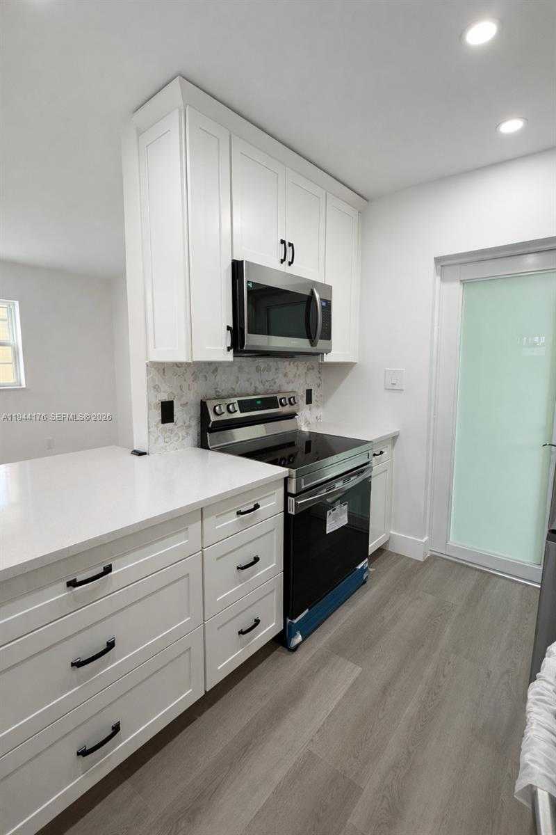 Small Image of 363 WASHINGTON AVE #35, Miami Beach Number 2