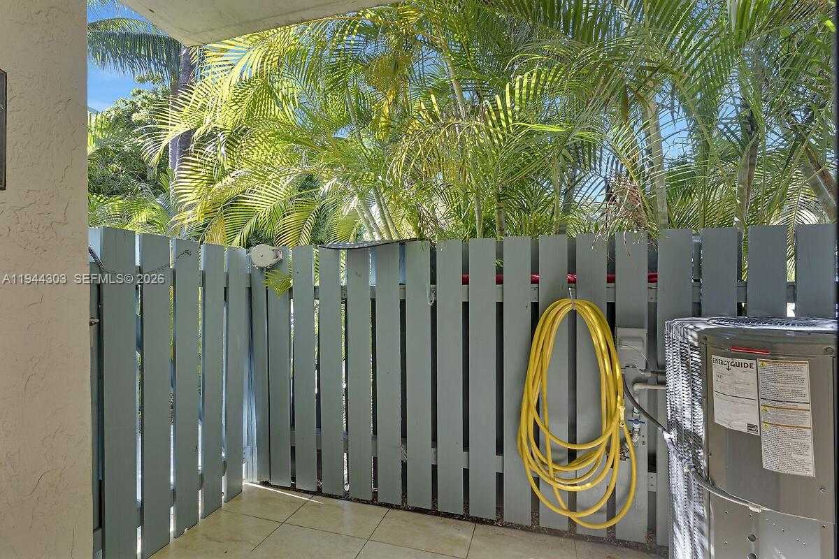 Small Image of 87200 OVERSEAS HWY #M2, Plantation Key Number 32